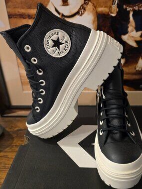 New NIB Converse Chuck Taylor All Star High Top Platform Lugged Sneakers Black 6